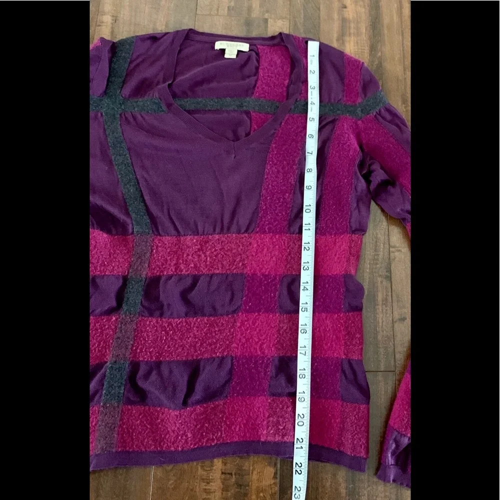 Burberry Purple and Pink V-Neck Sweater - Picture 4 of 7